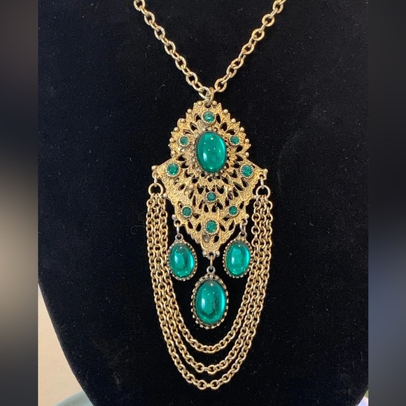 Vintage 1970’s necklace 13 green stones gold chain with matching earrings - Picture 2 of 14